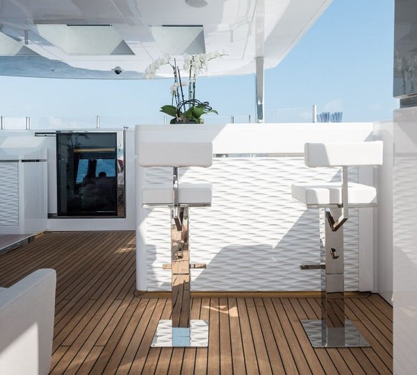 Yacht FOAM, an Admiral Classique 35 Superyacht CHARTERWORLD Luxury